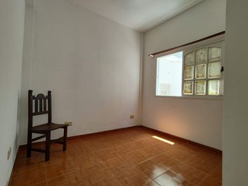 Venta PH 2 ambientes con patio en Villa Luzuriaga