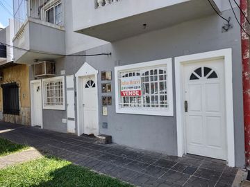 Venta PH 2 ambientes con patio en Villa Luzuriaga