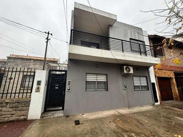 Departamento Tipo Casa en venta en Wilde Centro