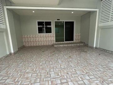 3 Bedroom Townhouse for sale at Pruksaphan Grand Lamphaya 2