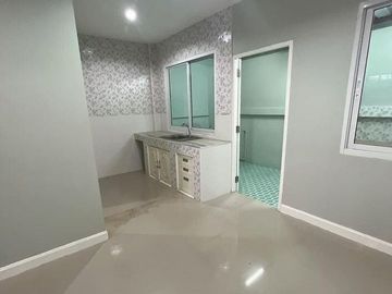 3 Bedroom Townhouse for sale at Pruksaphan Grand Lamphaya 2