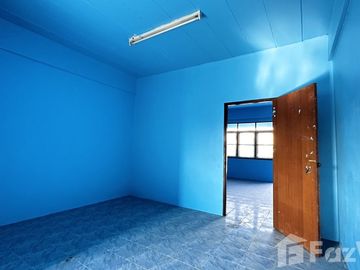 3 Bedroom Townhouse for sale in Om Noi, Samut Sakhon