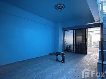 3 Bedroom Townhouse for sale in Om Noi, Samut Sakhon