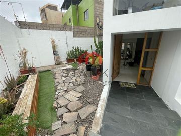 Casa en Venta en coronel emilio sotomayor / ariel santibañez