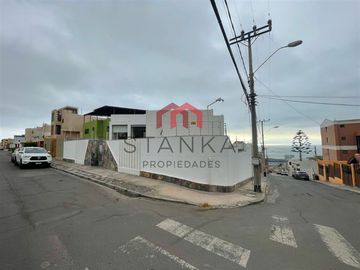 Casa en Venta en coronel emilio sotomayor / ariel santibañez