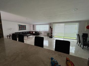 Casa con Alberca, 4 recámaras, bar, estacionamiento 6 autos, está increíble