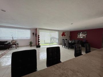 Casa con Alberca, 4 recámaras, bar, estacionamiento 6 autos, está increíble