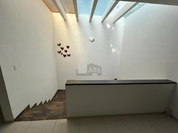 Casa con Alberca, 4 recámaras, bar, estacionamiento 6 autos, está increíble