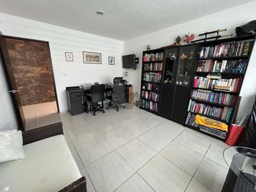 Casa con Alberca, 4 recámaras, bar, estacionamiento 6 autos, está increíble