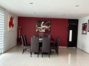 Casa con Alberca, 4 recámaras, bar, estacionamiento 6 autos, está increíble