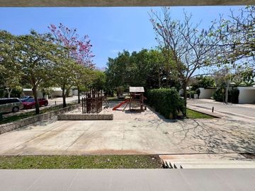 Casa en Venta en Privada San José Tulipanes, Cholul