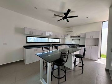 Casa en Venta en Privada San José Tulipanes, Cholul