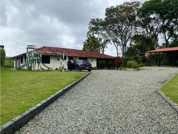 SE VENDE CHALET TURISTICO CERCA A MONTENEGRO