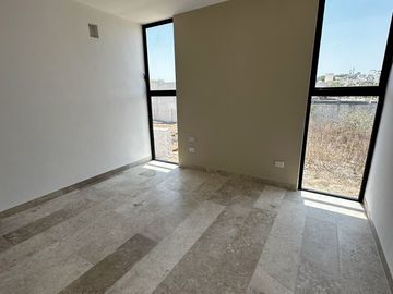 Vive dentro de privada en casa Smart. | Cuenta con estudio