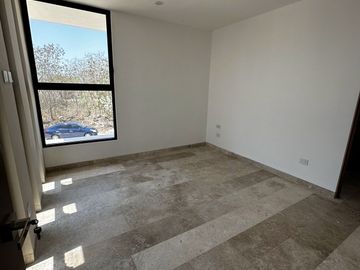 Vive dentro de privada en casa Smart. | Cuenta con estudio