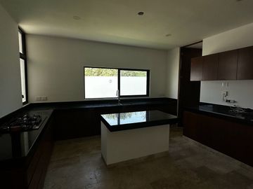 Vive dentro de privada en casa Smart. | Cuenta con estudio