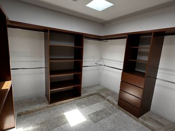 Vive dentro de privada en casa Smart. | Cuenta con estudio