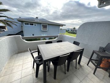 Departamento  duplex primera línea con  vista al mar.