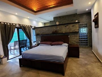 Villa de 5 rec en  venta en Rsidencial Campestre en Playa del Carmen P4184