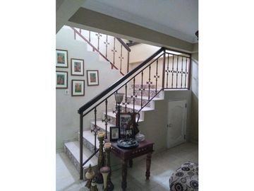 VENTA CASA 2 PISOS EN 450 m2 EN VILLA ZAITA A PASOS DE AVDA PRINCIPAL