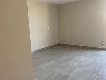Casa en Venta en Valle de Juriquilla, Estudio o 4ta Recamara en PB, 4 Baños