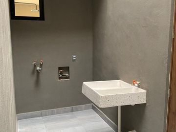 Casa en Venta en Valle de Juriquilla, Estudio o 4ta Recamara en PB, 4 Baños