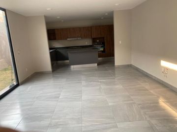 Casa en Venta en Valle de Juriquilla, Estudio o 4ta Recamara en PB, 4 Baños