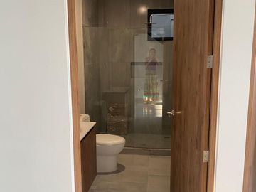 Casa en Venta en Valle de Juriquilla, Estudio o 4ta Recamara en PB, 4 Baños