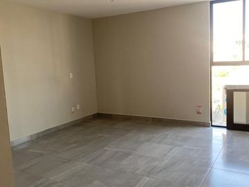 Casa en Venta en Valle de Juriquilla, Estudio o 4ta Recamara en PB, 4 Baños