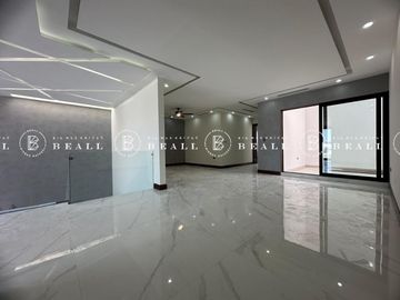 CASA EN VENTA EN LOMAS DE SAN CHARBEL