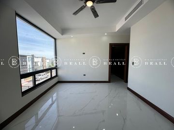 CASA EN VENTA EN LOMAS DE SAN CHARBEL