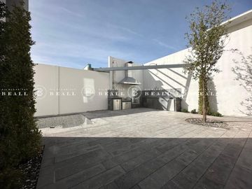 CASA EN VENTA EN LOMAS DE SAN CHARBEL