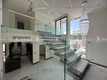 CASA EN VENTA EN LOMAS DE SAN CHARBEL