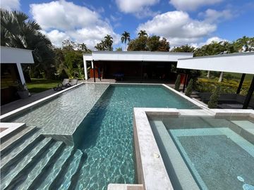 SE VENDE CASA CAMPESTRE EN CONJUNTO CERRADO EN CERRITOS