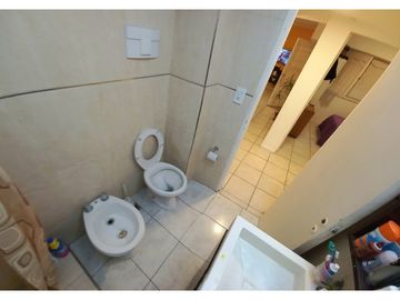 Departamento 3 ambientes con dependencia. U$S 85.000.-