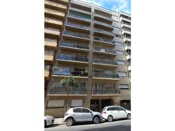 Departamento 3 ambientes con dependencia. U$S 85.000.-