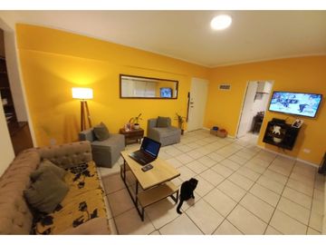Departamento 3 ambientes con dependencia. U$S 85.000.-