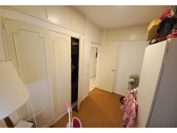 Departamento 3 ambientes con dependencia. U$S 85.000.-