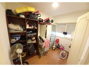 Departamento 3 ambientes con dependencia. U$S 85.000.-
