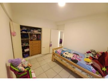 Departamento 3 ambientes con dependencia. U$S 85.000.-