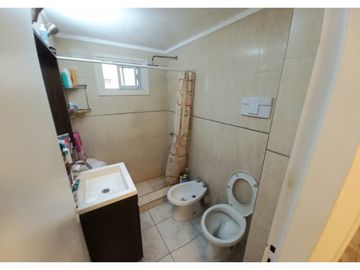 Departamento 3 ambientes con dependencia. U$S 85.000.-
