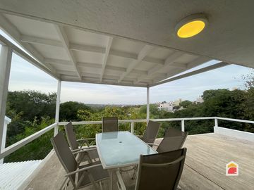 Casa en venta de 2 dormitorios y escritorio c/ cochera en Mendiolaza