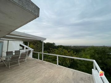 Casa en venta de 2 dormitorios y escritorio c/ cochera en Mendiolaza