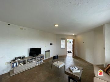 Casa en venta de 2 dormitorios y escritorio c/ cochera en Mendiolaza