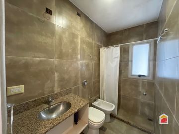 Casa en venta de 2 dormitorios y escritorio c/ cochera en Mendiolaza