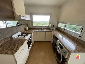 Casa en venta de 2 dormitorios y escritorio c/ cochera en Mendiolaza