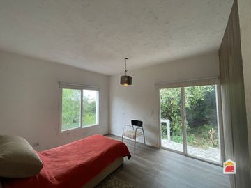 Casa en venta de 2 dormitorios y escritorio c/ cochera en Mendiolaza