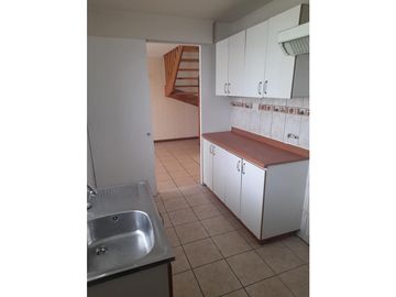 SE VENDE LINDA Y AMPLIA CASA UBICADA EN LAS AMERICAS, VILLA ALEMANA
