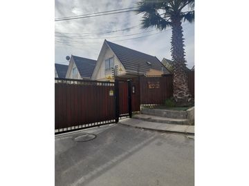 SE VENDE LINDA Y AMPLIA CASA UBICADA EN LAS AMERICAS, VILLA ALEMANA