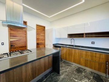 Casa en venta en Lomas Quebradas